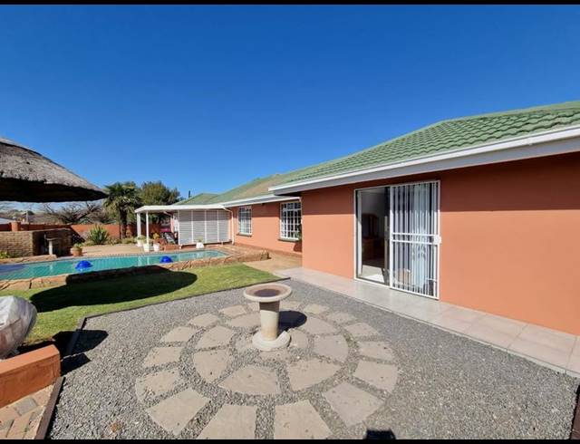 4 BEDROOM HOUSE FOR SALE IN ROTHDENE